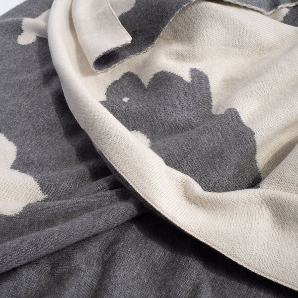 Plaid / Tæppe - Strikket Rabbit Fabric Close-up Image