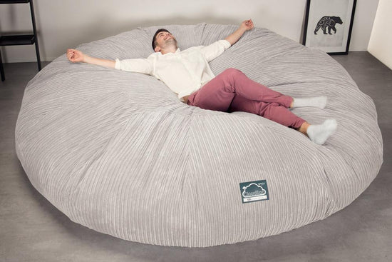 LOUNGE PUG, CloudSac 5000 XXXXXL, Titanic Sækkestol Sofa med Memory Skum, Klassisk Jernbanefløjl Elfenben