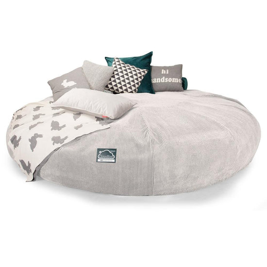 LOUNGE PUG, CloudSac 5000 XXXXXL, Titanic Sækkestol Sofa med Memory Skum, Pom Pom Cremefarvet