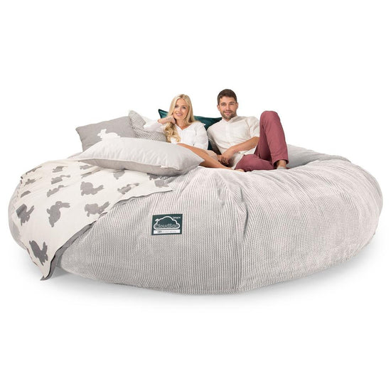 LOUNGE PUG, CloudSac 5000 XXXXXL, Titanic Sækkestol Sofa med Memory Skum, Pom Pom Cremefarvet
