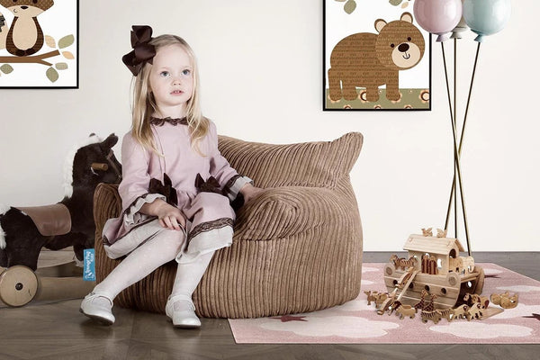 Lounge Pug®, børnes hvilestol er smart som et moderne alternativ til oppustelige børnemøbler.
