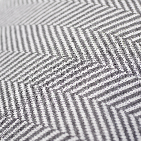 Lille Fodskammel - Strikket Sildebensmønster Grå Fabric Close-up Image