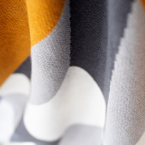 Plaid / Tæppe - Strikket Prism Fabric Close-up Image