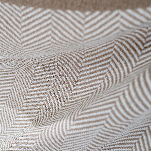 Plaid / Tæppe - Strikket Sildebensmønster Sten Fabric Close-up Image
