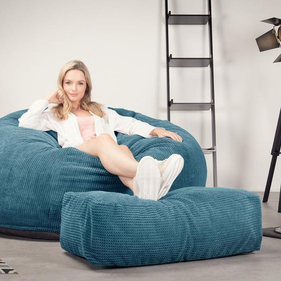 LOUNGE PUG, CloudSac 1010 XXL, Kæmpe Sækkestol Sofa XXL med Memory Skum (NYT DESIGN), Pom Pom Turkis Blå