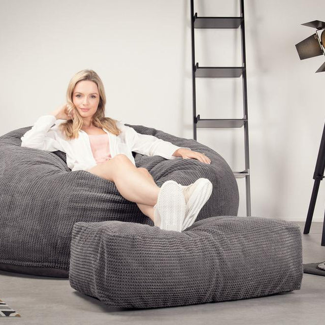 LOUNGE PUG, CloudSac 1010 XXL, Kæmpe Sækkestol Sofa XXL med Memory Skum (NYT DESIGN), Pom Pom Kul Grå