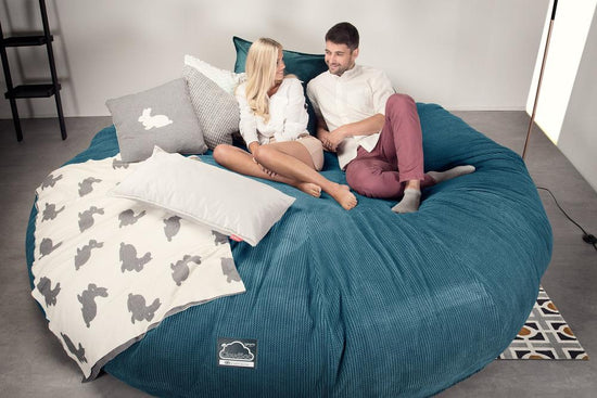 LOUNGE PUG, CloudSac 5000 XXXXXL, Titanic Sækkestol Sofa med Memory Skum, Pom Pom Turkis Blå