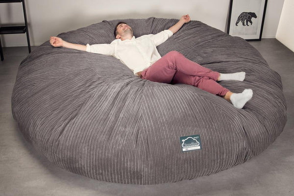 CloudSac 5000 XXXXXL Titanic Sækkestol Sofa med Memory Skum - Klassisk Jernbanefløjl Grafit Grå Fabric Close-up Image