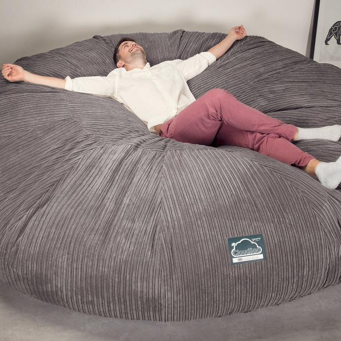 LOUNGE PUG, CloudSac 5000 XXXXXL, Titanic Sækkestol Sofa med Memory Skum, Klassisk Jernbanefløjl Grafit Grå