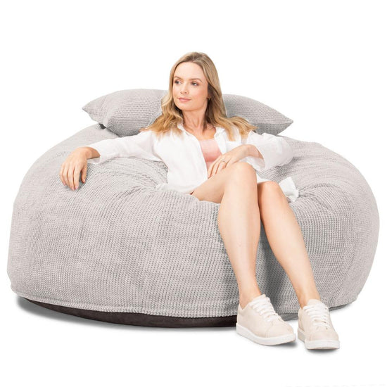 LOUNGE PUG, CloudSac 1010 XXL, Kæmpe Sækkestol Sofa XXL med Memory Skum (NYT DESIGN), Pom Pom Cremefarvet