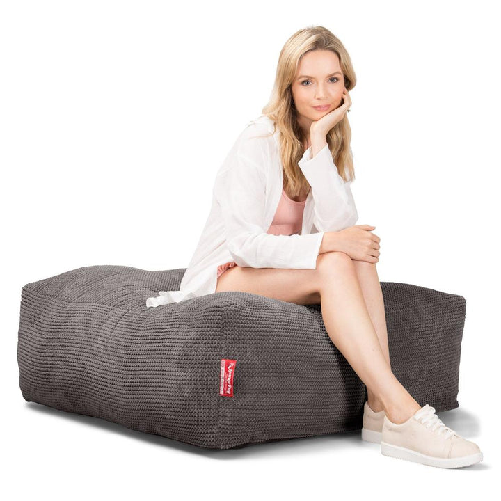 LOUNGE PUG, CloudSac 250, Fodskammel Puf med Memory Skum, Pom Pom Kul Grå