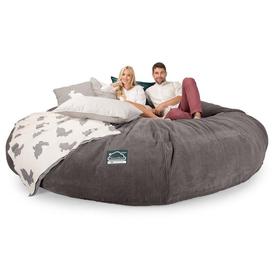 LOUNGE PUG, CloudSac 5000 XXXXXL, Titanic Sækkestol Sofa med Memory Skum, Pom Pom Kul Grå