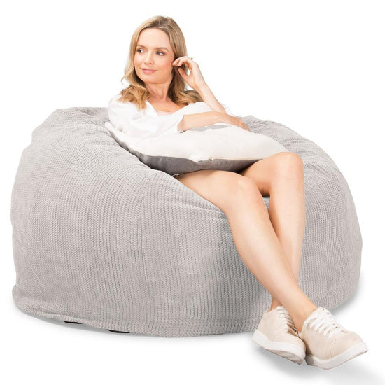 LOUNGE PUG, CloudSac 510 XL, Kæmpe Sækkestol med Memory Skum (NYT DESIGN), Pom Pom Cremefarvet
