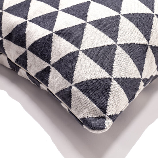 Pude 47 x 47cm - 100% Bomulds Geo 02